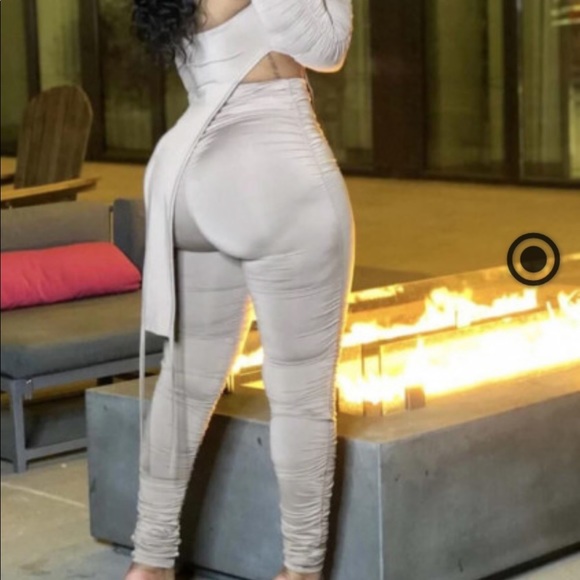 Cute 2 piece - Picture 2 of 2